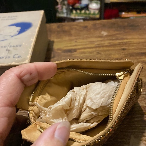 Vintage Whiting & Davis gold mesh clutch/purse - Picture 4 of 10